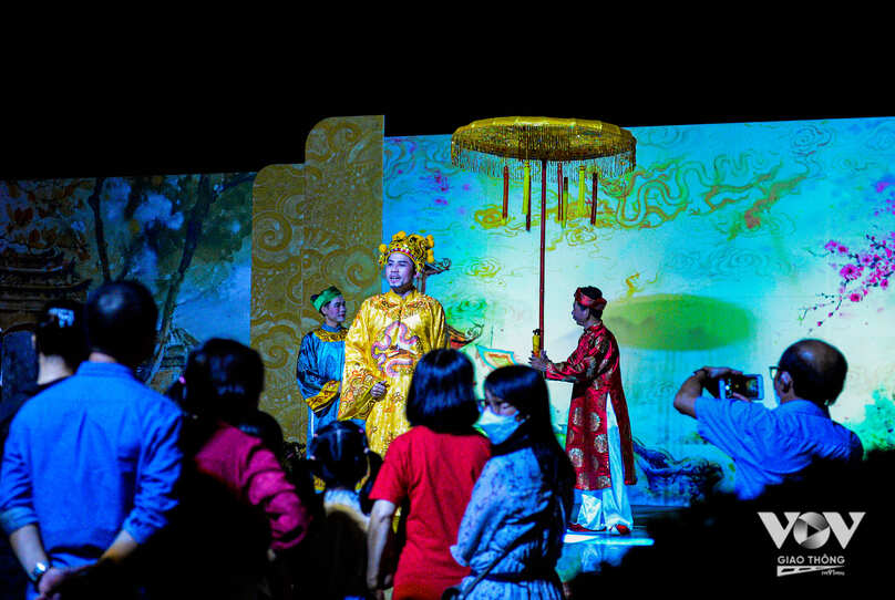 Tour đêm diễn ra từ 19h đến 20h30 vào các ngày T6, T7 và Chủ Nhật tại Hoàng thành Thăng Long, nhằm hướng đến những giá trị văn hóa, lịch sử đặc biệt của khu di sản văn hóa thế giới.