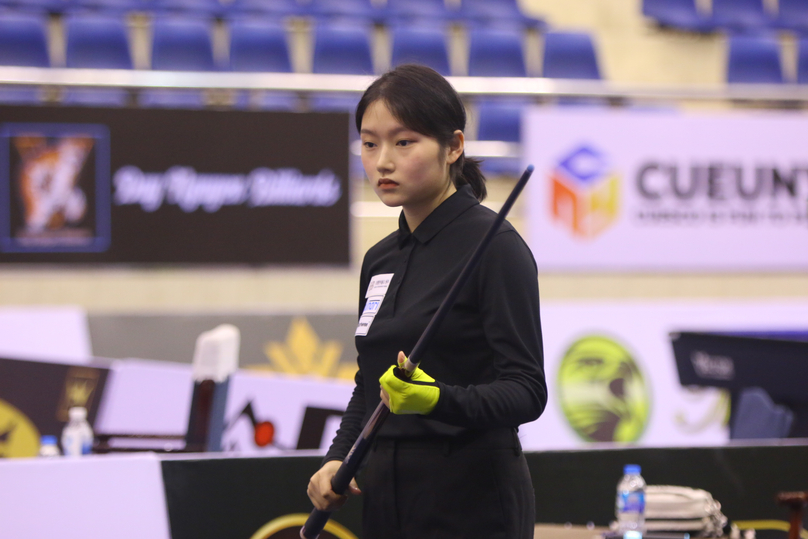 Nữ cơ thủ xinh đẹp đến từ Hàn Quốc - Han Ji Eun gây ấn tượng mạnh với giới hâm mộ billiards carom 3 băng Việt Nam.