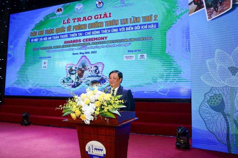 Ông Lê Minh Hoan - Ủy viên Ban Chấp hành Trung ương Đảng, Bộ trưởng Bộ Nông nghiệp và Phát triển nông thôn ghi nhận các nỗ lực của phóng viên cả nước trong công cuộc phòng chống thiên tai