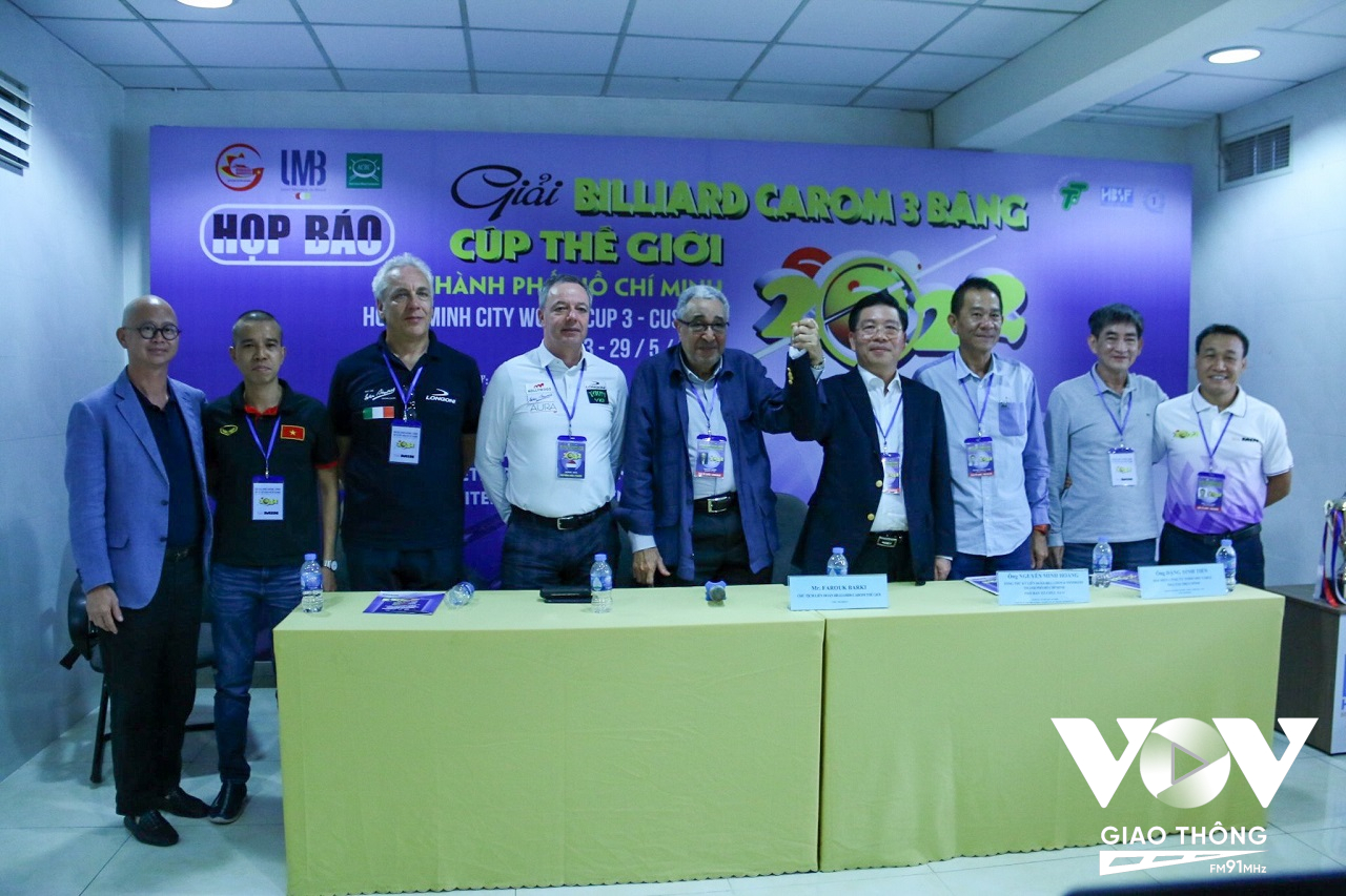 Ban tổ chức Worldcup bida carom 3 băng TPHCM 2022 cùng đại diện các cơ thủ tham gia giải đấu có mặt tại buổi họp báo