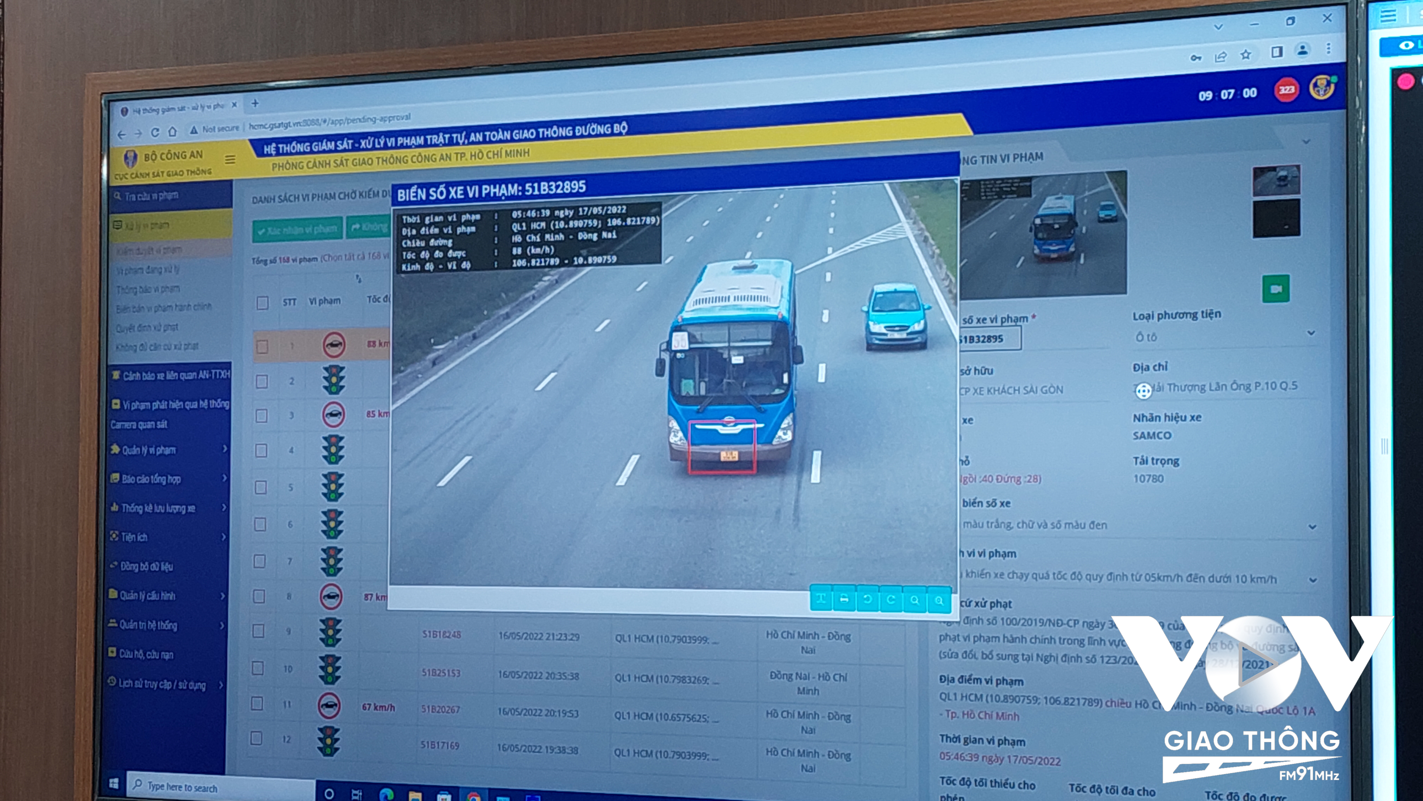 Xe buýt vi phạm được phát hiện qua hệ thống camera của CSGT