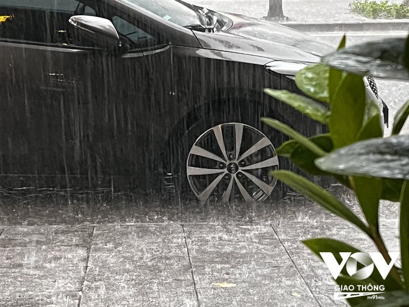Cứ mưa là đường phố Thủ đô lại lâm vào cảnh ngập úng (ảnh chụp cơn mưa ngày 29/5)