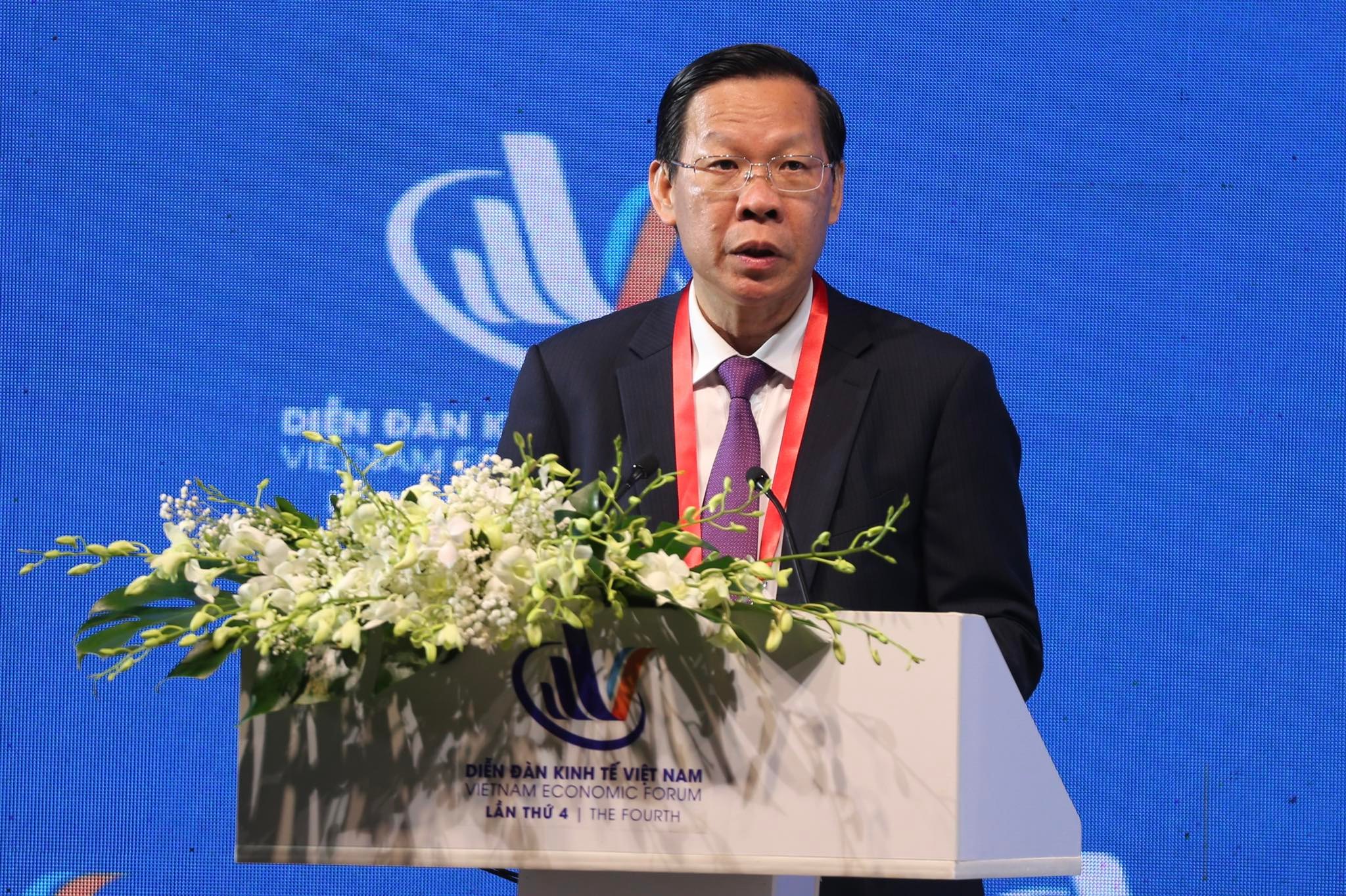 Ông Phan Văn Mãi – chủ tịch UBND TPHCM bày tỏ sự vinh hạnh và tự hào khi Diễn đàn Kinh tế Việt Nam lần thứ IV/2022 được tổ chức tại TPHCM