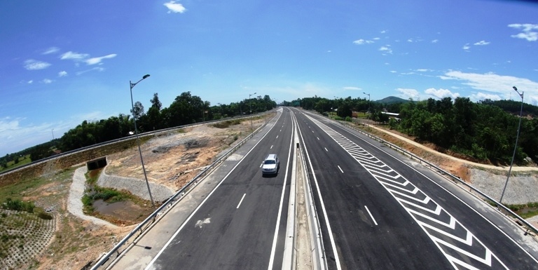 Cao tốc Quảng Ngãi - Đà Nẵng đã đưa vào khai thác nhưng vẫn còn tồn tại liên quan đến GPMB