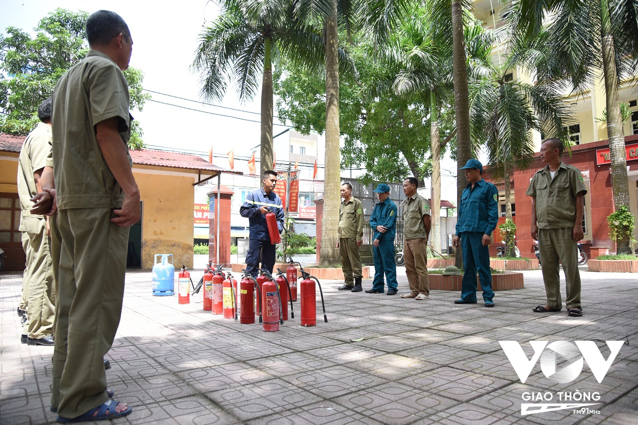 Đội Cảnh sát PCCC&CNCH Công an huyện Thanh Oai tập huấn PCCC cho lực lượng cơ sở, dân phòng