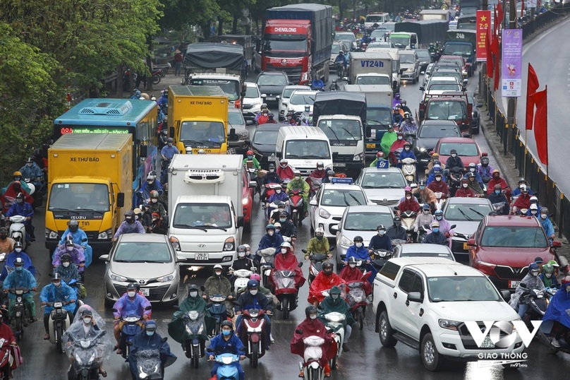 Theo thống kê trong khoảng 1 thập kỷ trở lại đây, tăng trưởng ô tô hàng năm tại Hà Nội giữ đều ở khoảng 10%