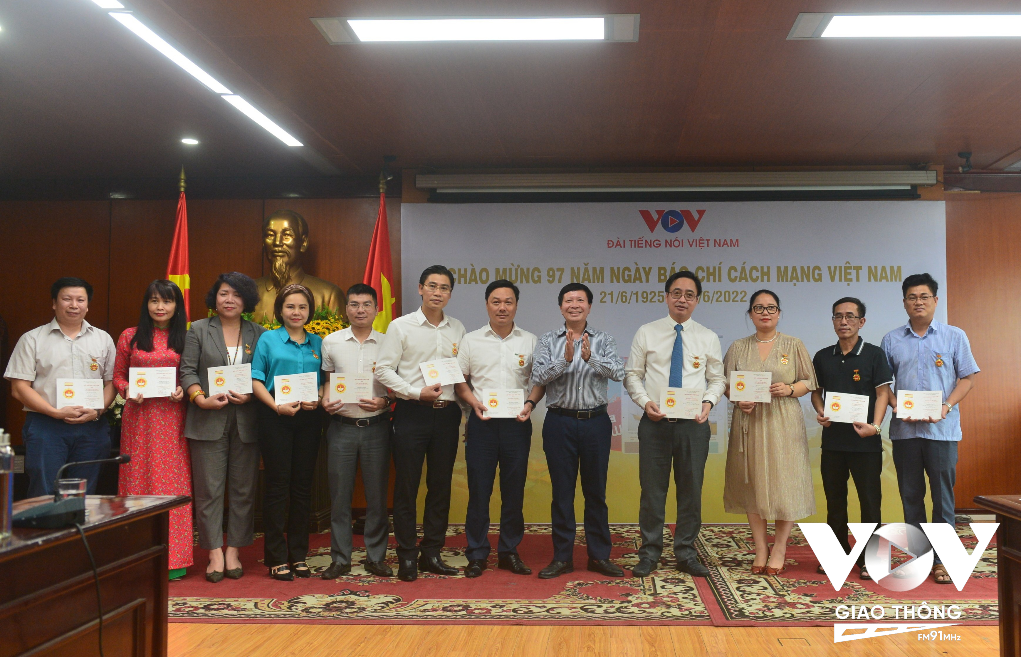 Các hội viên Liên chi hội nhà báo VOV được nhận Kỷ niệm chương Vì sự nghiệp báo chí Việt Nam