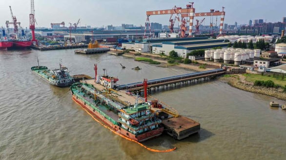 Các tàu chở dầu tại thành phố Nam Thông, tỉnh Giang Tô, Trung Quốc, vào tháng 6-2019 - Ảnh: REUTERS