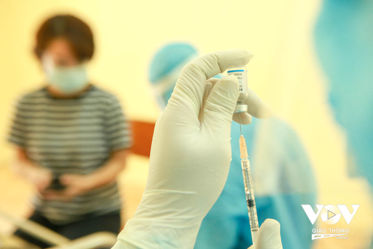 Bộ Y tế khuyến cáo người dân chủ động đi tiêm nhắc lại các mũi vaccine phòng COVID-19
