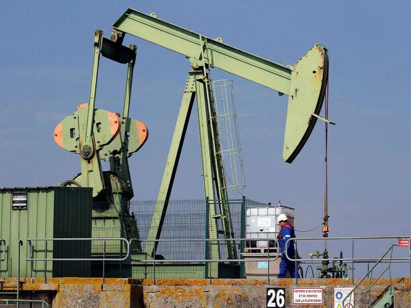 Ngân hàng JPMorgan cảnh báo giá dầu có thể vọt 380 USD nếu Nga dừng xuất khẩu. Ảnh: AP