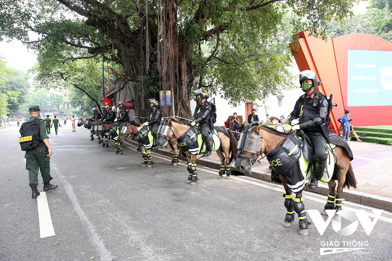 Đội kỵ binh là lực lượng vũ trang chiến đấu tập trung thuộc Bộ Tư lệnh Cảnh sát Cơ động Việt Nam. Đây cũng là lần đầu tiên, đoàn cảnh sát kỵ binh có vũ trang diễu hành quanh phố đi bộ hồ Gươm.
