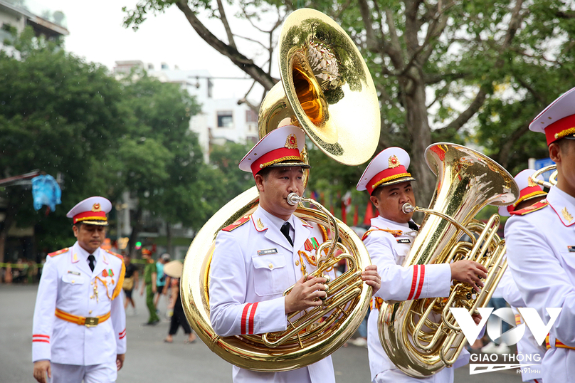 Sự kiện được khán giả mong chờ là chương trình diễu hành, biểu diễn xung quanh Hồ Hoàn Kiếm vào sáng 9/7 và chuơng trình hòa nhạc tại quảng trường tượng đài vua Lý Thái Tổ vào tối ngày 10/7.