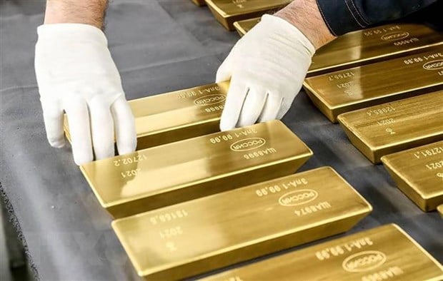 Vàng được trưng bày tại nhà máy Shchyolkovo của Tập đoàn kim loại quý Yuzhuralzoloto, Nga ngày 8/11/2021. (Ảnh: TASS/TTXVN)