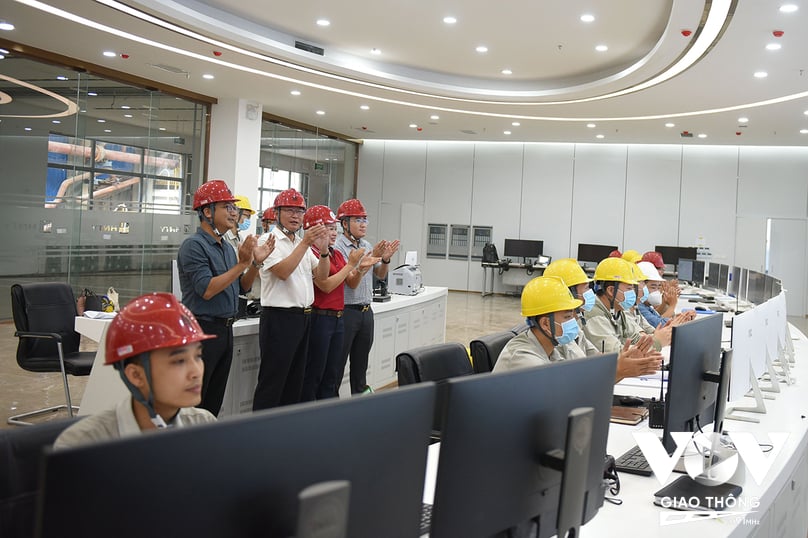 Đúng 8h05' ngày 25/7, nhà máy điện rác Sóc Sơn đã hòa lưới điện rác thành công tổ máy số 1 của giai đoạn 1 để đưa nhà máy chính thức đi vào vận hành chính thức.
