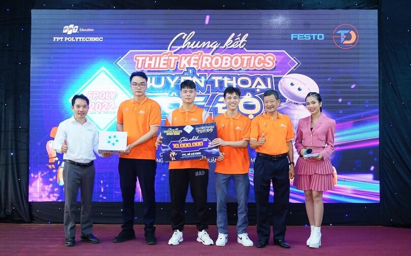 Sau nhiều vòng đấu đối đầu quyết liệt, đội 99 Problems của cơ sở Hà Nội đã giành vị trí quán quân cuộc thi với giải thưởng trị giá 10.000.000 đồng.