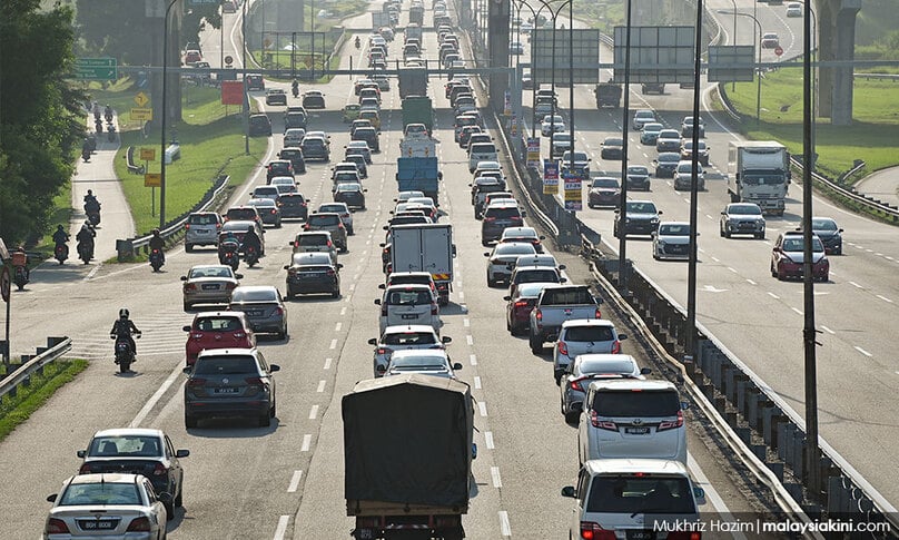 Tình trạng tắc nghẽn giao thông tại thủ đô Kuala Lumpur (Malaysia) đã trở lại khi nền kinh tế nước này mở cửa và nhiều người quay lại nơi làm việc. Ảnh: malaysiakini