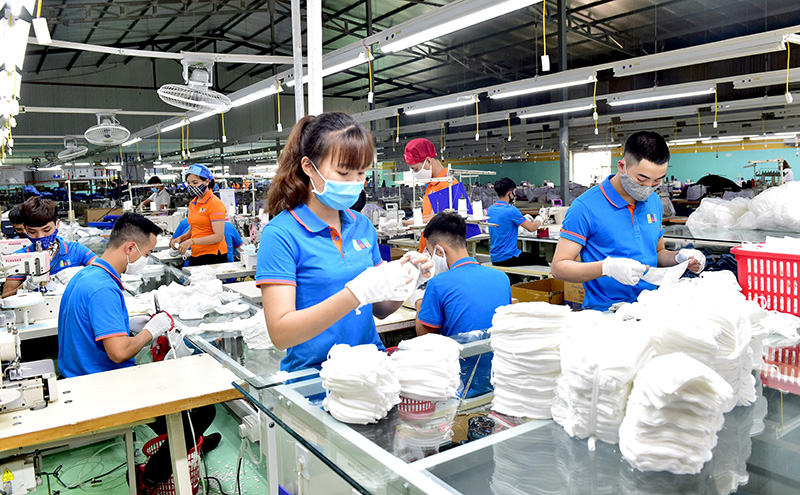 Nhiều doanh nghiệp ở Việt Nam hiện nay đang rất lo lắng về nguy cơ có thể thiếu nguyên liệu sản xuất vì nguồn cung bị gián đoạn. Ảnh: Báo Tuyên Quang