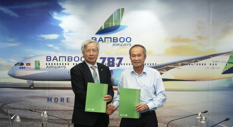 Doanh nhân Dương Công Minh (phải) và Chủ tịch HĐQT Bamboo Airways Nguyễn Ngọc Trọng