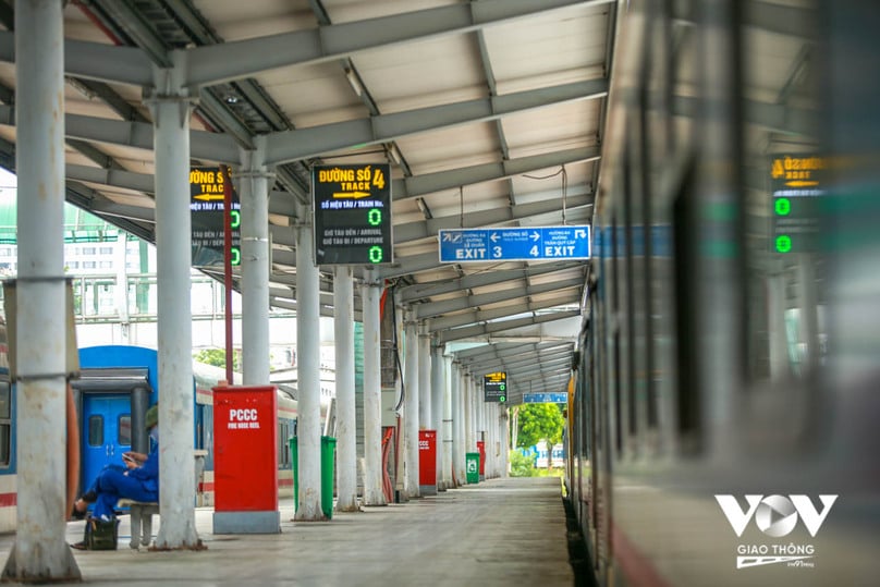 Ga Hà Nội là nơi thu hút đáng kể các chuyến đi và đến của người dân bằng đường sắt