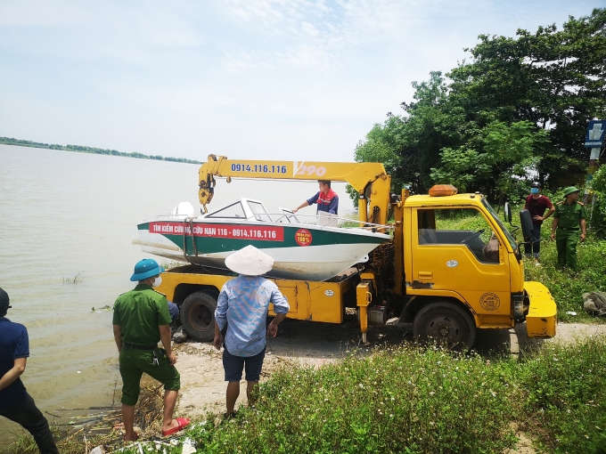 Một vụ trục vớt tử thi được phát hiện trên một khúc sông ở Vũ Thư, Thái Bình