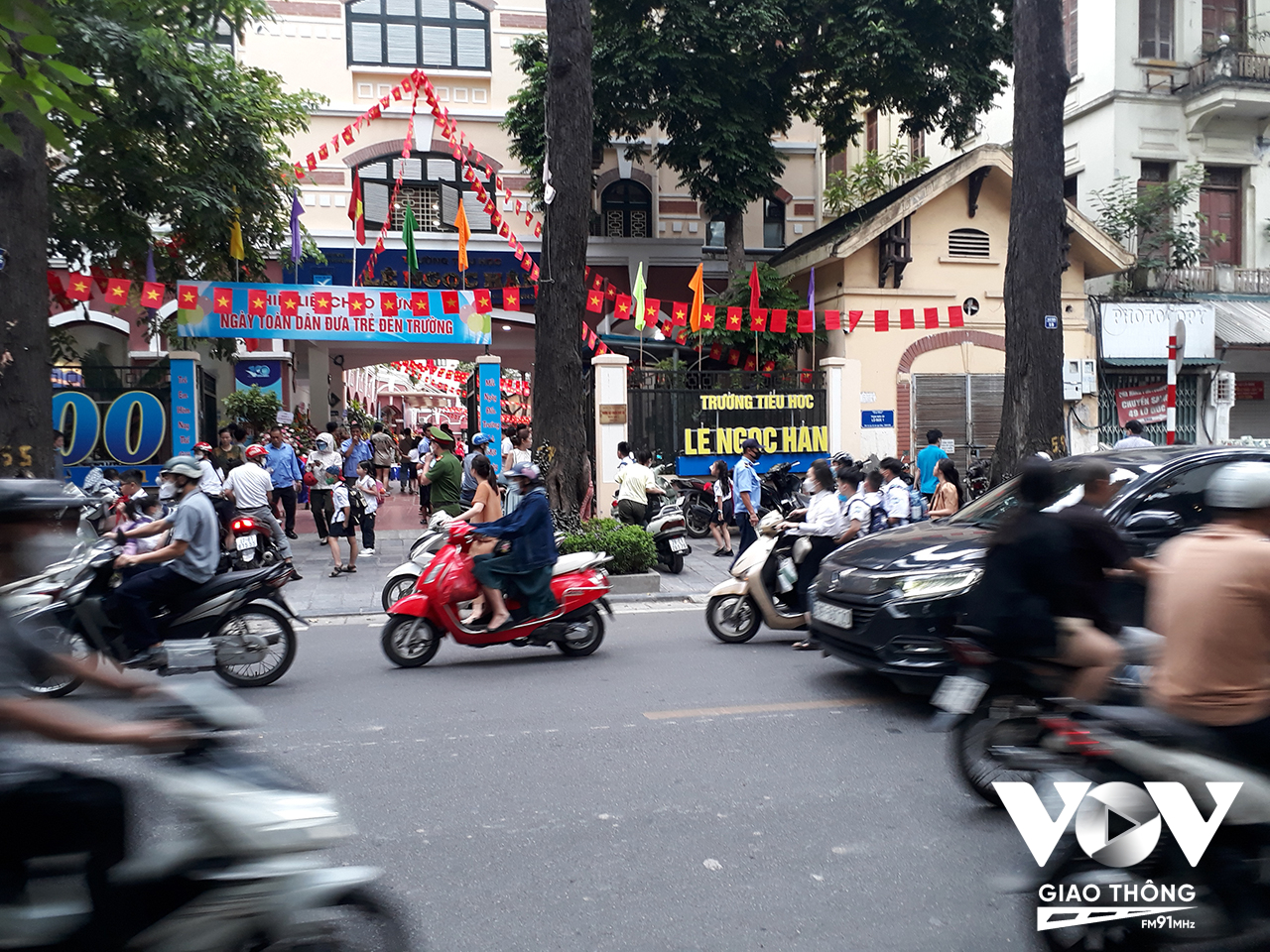 Trường tiểu học Lê Ngọc Hân trên phố Lò Đúc