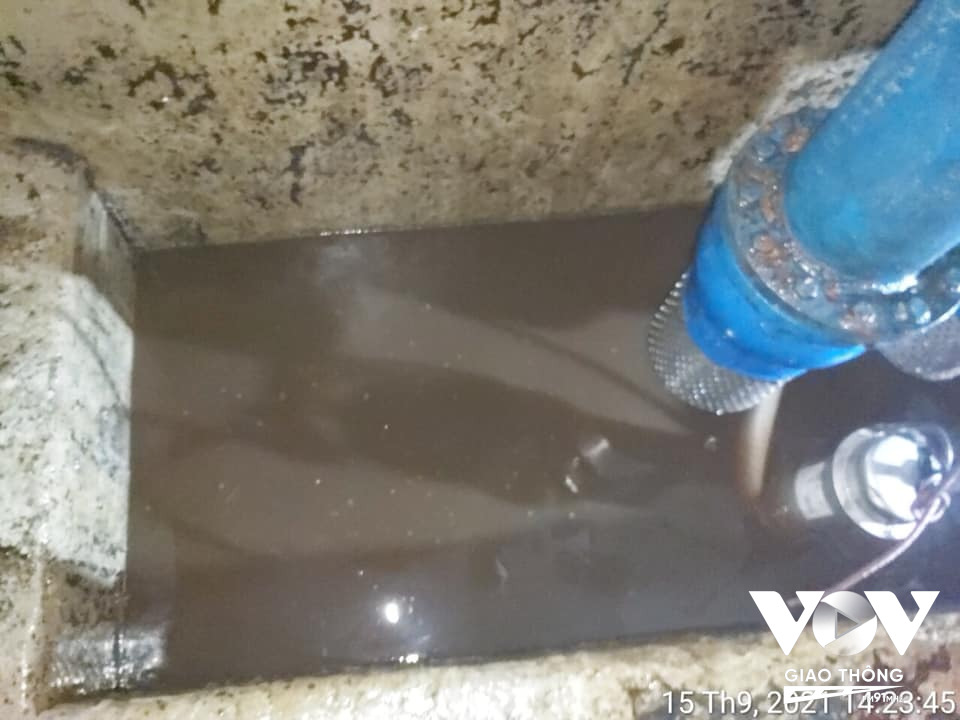 Ban quản lý tòa nhà thau rửa bể chứa trên mái, bể ngầm định kỳ 6 tháng/ lần nhưng một số căn hộ đôi lúc vẫn gặp tình trạng nước vẩn đục