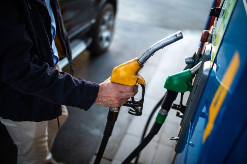 Giá xăng rẻ hơn giá dầu diesel là điều chưa từng thấy (Ảnh minh họa: KT)