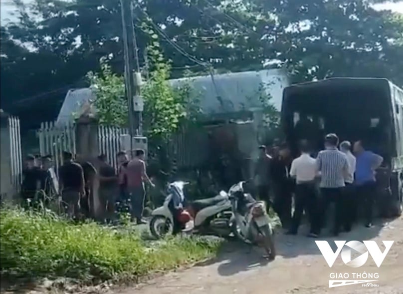 Lực lượng chức năng tiến hành bắt giữ đối tượng tình nghi có liên quan trong vụ cướp tại huyện Trảng Bom