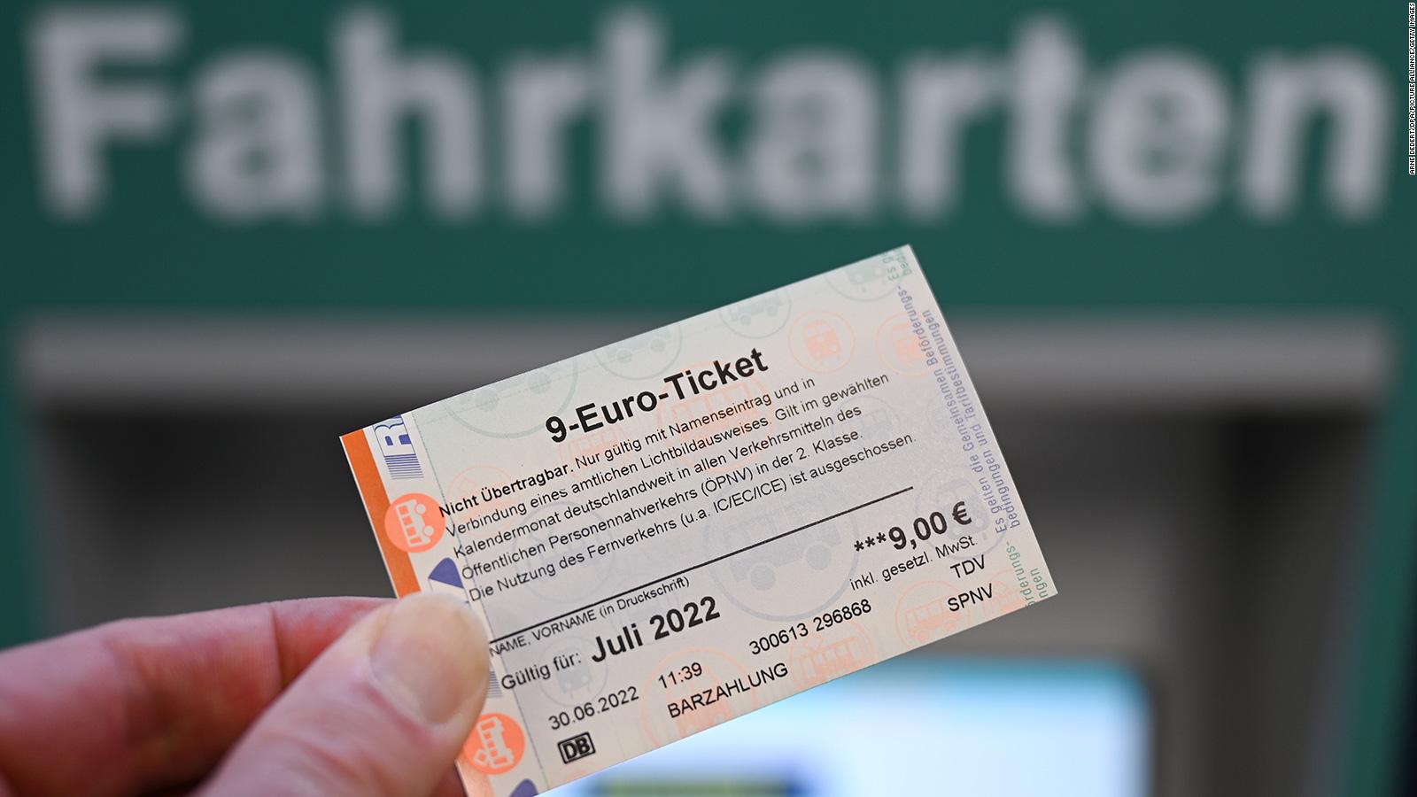 Chỉ với 9 euro, người dân Đức có thể đi tàu điện, xe buýt thoải mái trong 1 tháng. Ảnh: Getty Images