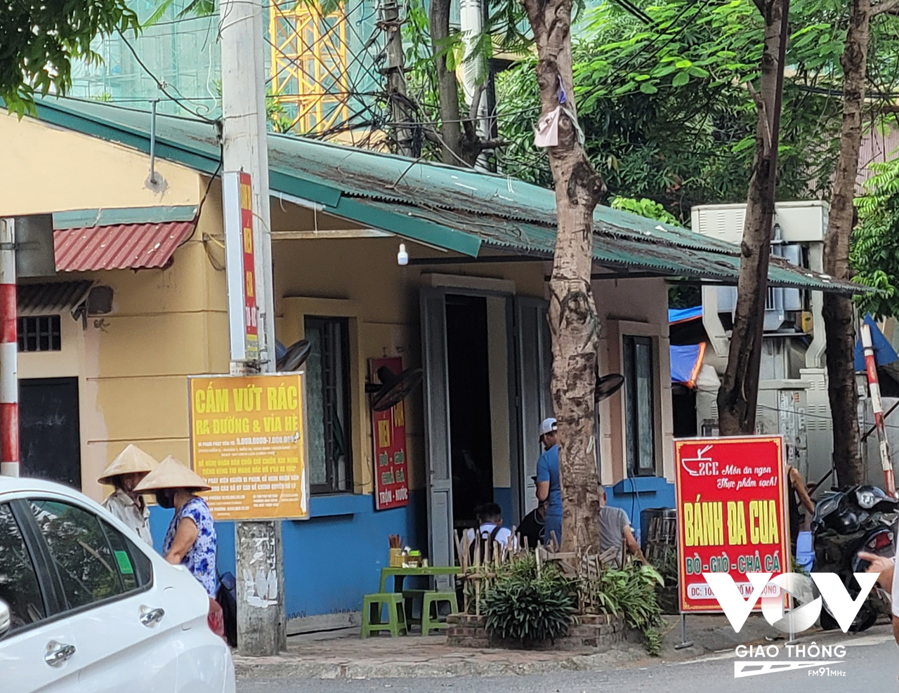 Trụ sở tuần tra nhân dân khu dân cư số 7 phường Mai Động được cho thuê với giá 3 triệu đồng mỗi tháng làm quán ăn, phục vụ vào ban ngày
