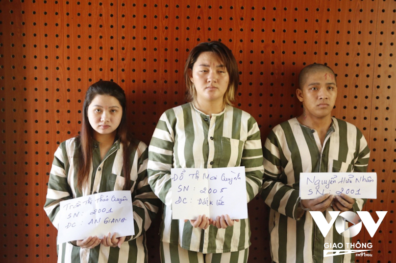 3 đối tượng trong nhóm đã giam giữ, hành hung bắt ép thiếu nữ bán cho quán karaoke và massage