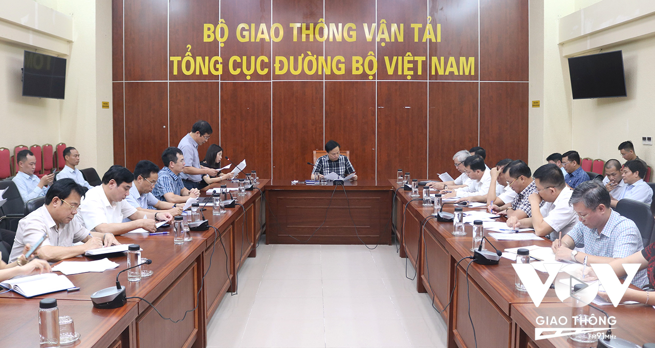 Theo ông Lương Duyên Thống – Vụ trưởng Vụ phương tiện và người lái, Tổng cục Đường bộ Việt Nam, 2 nguyên nhân dẫn đến tỷ lệ đổi GPLX trên cổng dịch vụ công Quốc gia còn thấp là do chưa kết nối được với cơ sở dữ liệu khám sức khỏe của Bộ Y tế và dữ liệu xử lý vi phạm của Cục CSGT.