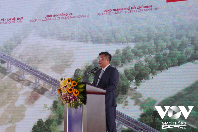 Ông Trần Văn Thi – Giám đốc Ban quản lý dự án Mỹ Thuận phát biểu tại buổi lễ khởi công