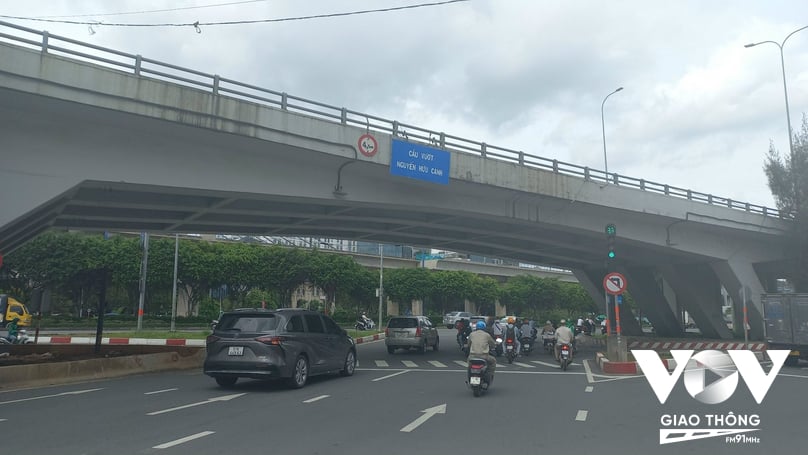 Để phục vụ cho việc sửa chữa công trình cầu vượt Nguyễn Hữu Cảnh, lực lượng chức năng sẽ tiến hành điểu chỉnh giao thông.