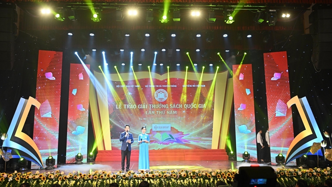 Lễ trao giải thưởng Sách Quốc gia lần thứ năm diễn ra tại Nhà hát Đài Tiếng nói Việt Nam (VOV) 58 Quán Sứ, Hà Nội vào tối 3/10.