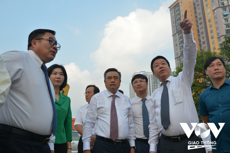 Chủ tịch UBND thành phố Hà Nội Trần Sỹ Thanh khảo sát tại vị trí khởi công hầm chui nút giao vành đai 2.5 - Giải Phóng.