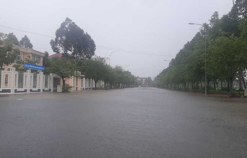 Tình trạng ngập thường xuyên xảy ra tại nhiều tuyến đường ở thành phố Vị Thanh mỗi khi mưa lớn