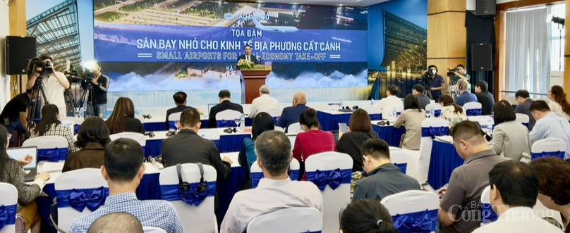 Tọa đàm “Sân bay nhỏ cho kinh tế địa phương cất cánh” diễn ra ngày 11/10 tại Hà Nội thu hút nhiều chuyên gia, nhà quản lý tham dự. Ảnh: CTV/BNEWS/TTXVN