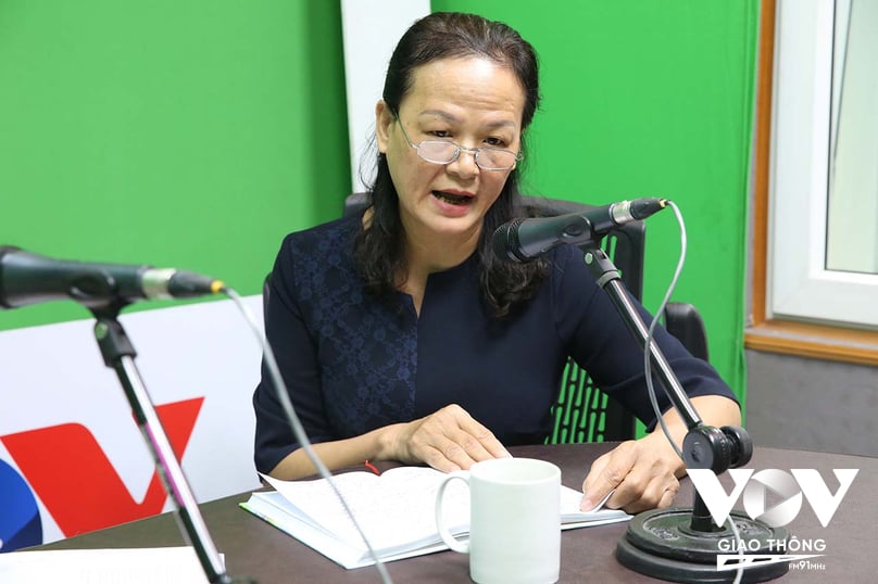 Bà Nguyễn Thị Bích Hường, Chủ tịch Chi hội xăng dầu, trực thuộc Hiệp hội doanh nghiệp nhỏ và vừa Việt Nam chia sẻ với VOV Giao thông về các vấn đề mà những doanh nghiệp bán lẻ xăng dầu đang phải đối mặt