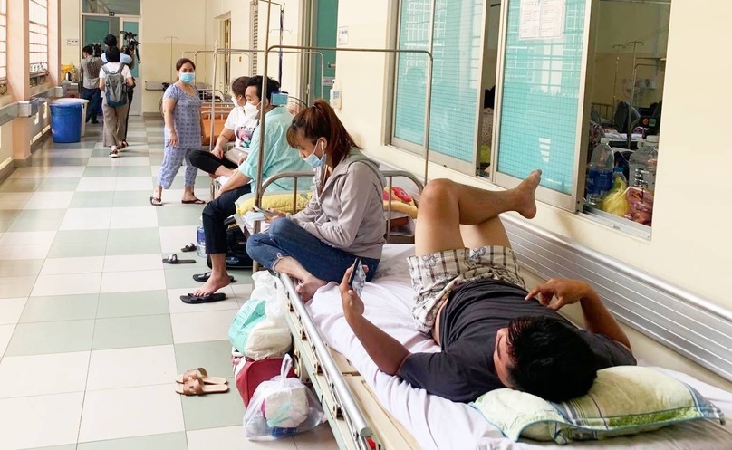 Bệnh viện Bệnh nhiệt đới quá tải bệnh nhân sốt xuất huyết. Ảnh: Thanh niên