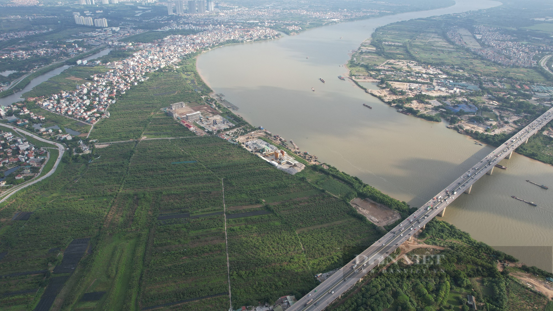 Thị trường bất động sản ven sông hưởng lợi từ quy hoạch đô thị sông Hồng. Ảnh: Dân Việt