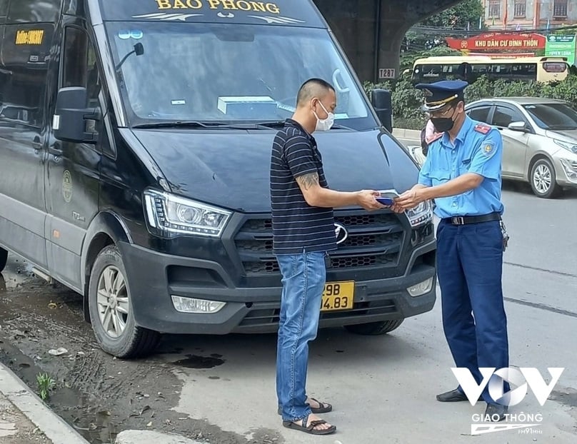 Trong tháng 10, Thanh tra Sở GTVT Hà Nội đã xử lý hơn 1.200 xe khách, xe tải vi phạm, phạt tiền hơn 30 tỷ đồng - Ảnh minh họa