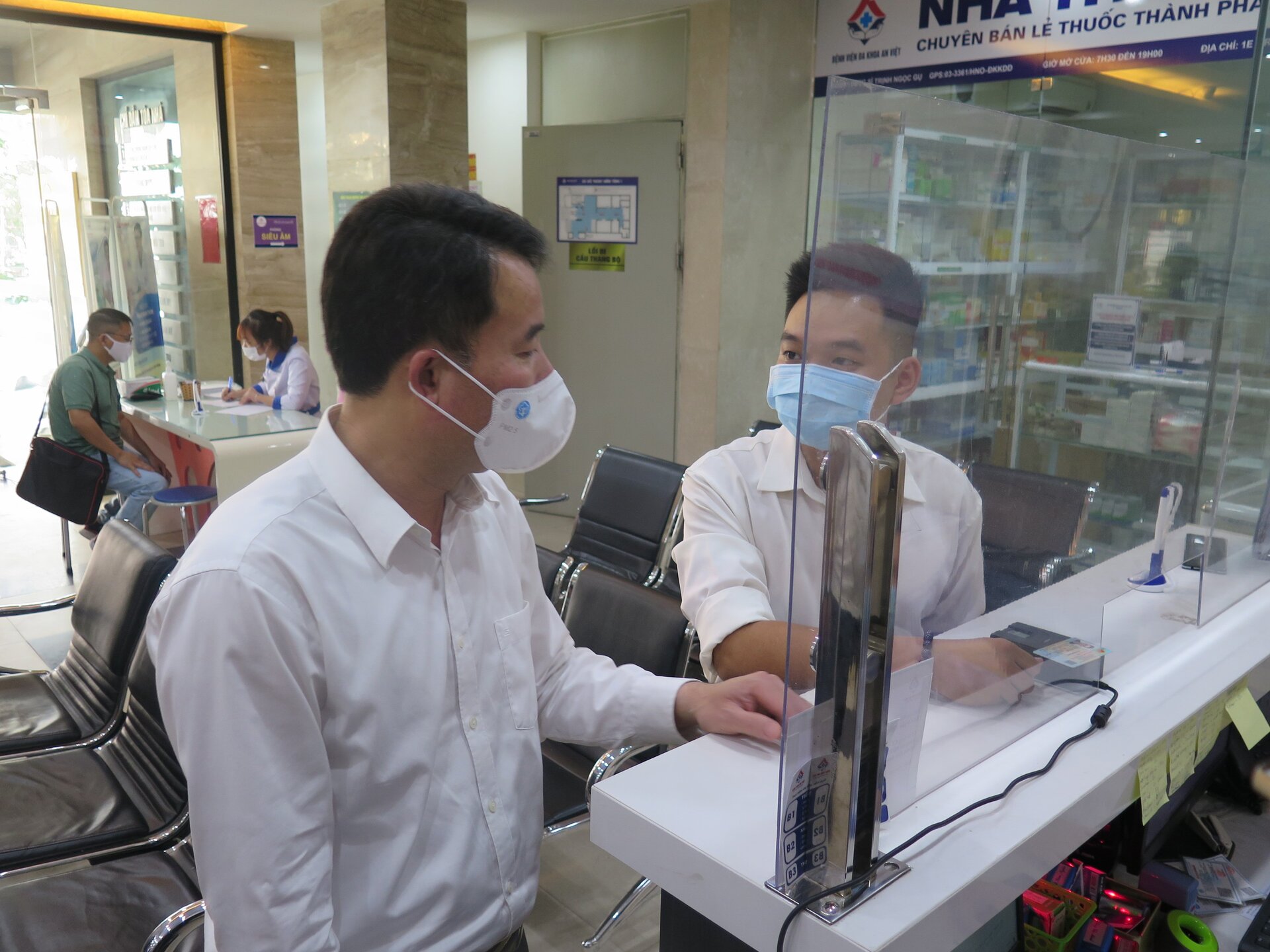Đoàn công tác của BHXH Việt Nam do Tổng Giám đốc Nguyễn Thế Mạnh làm Trưởng đoàn đến thăm và thị sát việc triển khai tại Bệnh viện đa khoa (BVĐK) An Việt (Hà Nội).