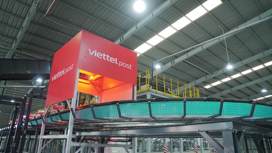Hệ thống băng chuyền chia chọn tự động với công suất tối đa 42.000 bưu phẩm/giờ, lớn nhất Việt Nam của Viettel Post.