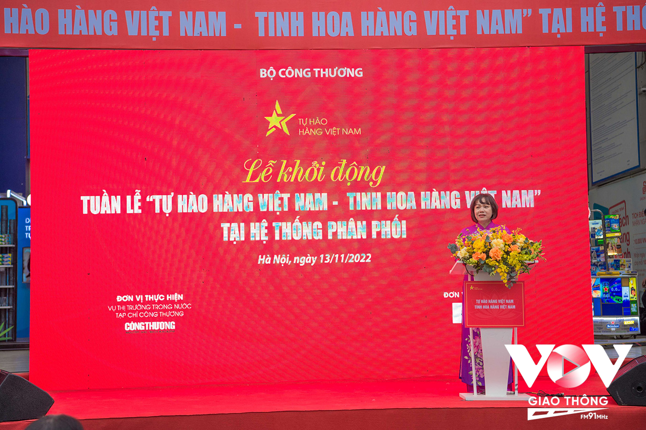 Phó Vụ trưởng Vụ Thị trường trong nước (Bộ Công Thương) Lê Việt Nga phát biểu tại sự kiện