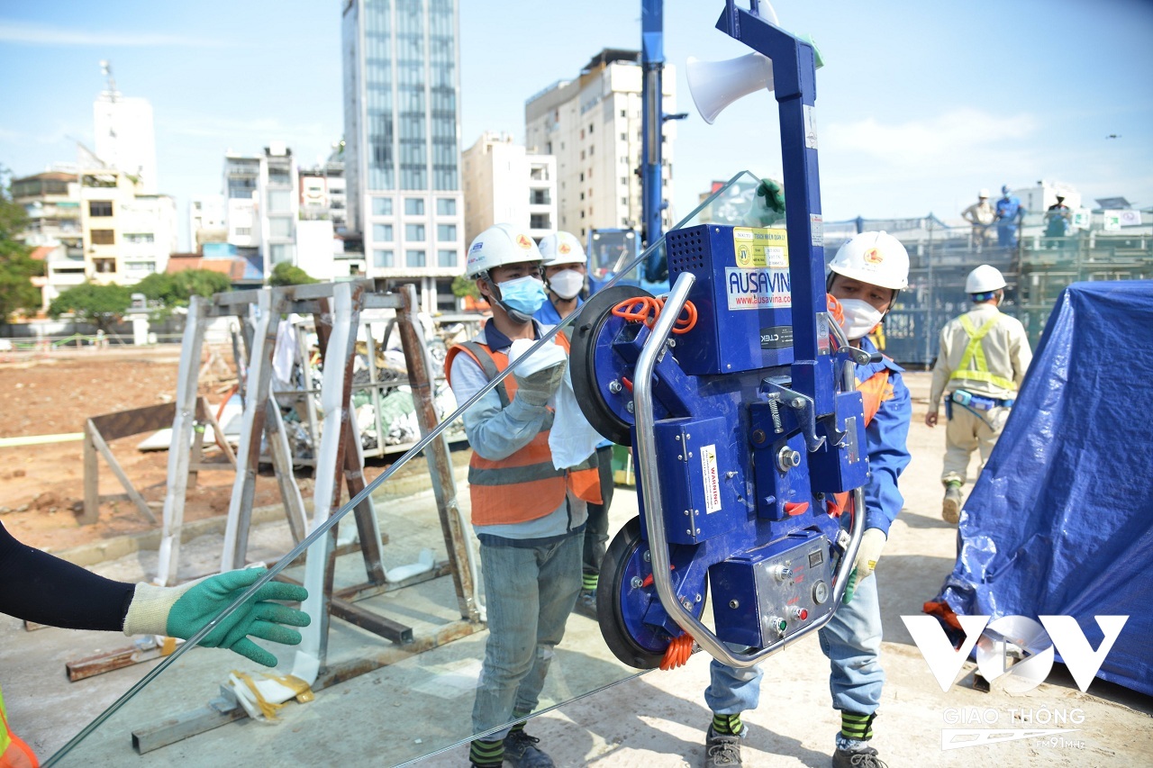 Sau khi hoàn thành và đưa vào sử dụng, toplight của nhà ga Bến Thành sẽ trở thành điểm 'check-in' cực 'hot' cho người dân và du khách du lịch ngay giữa trung tâm TP.HCM.