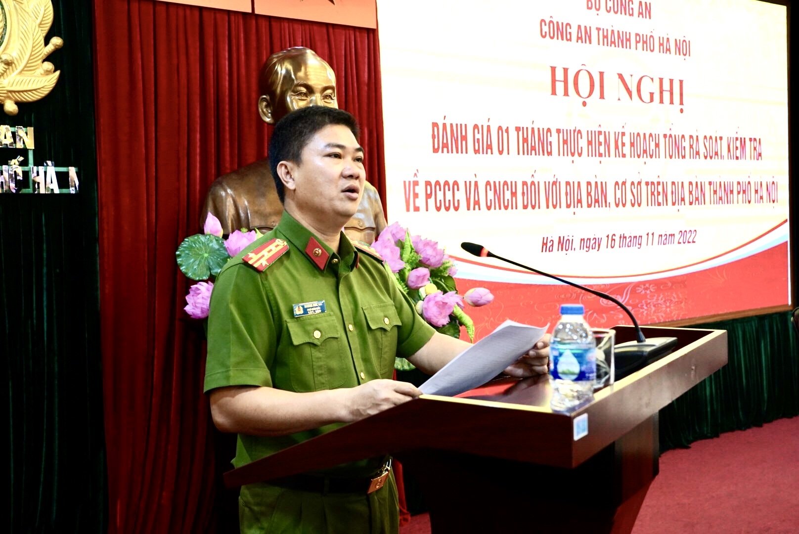 Đ/c Lê Hồng Sơn, Phó Chủ tịch thường trực UBND thành phố Hà Nội phát biểu tại hội nghị
