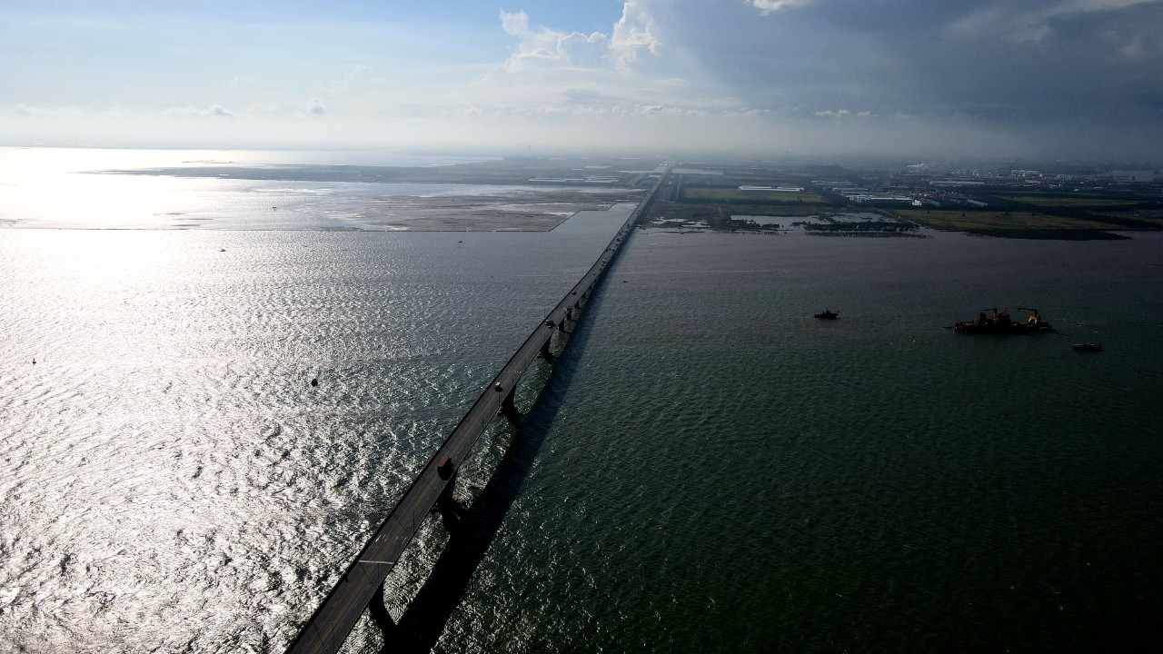 Toàn bộ phía nam bán đảo Đình Vũ sẽ được bao bọc bởi tuyến đê biển vững chắc dài hơn 12km (Ảnh: G.L)