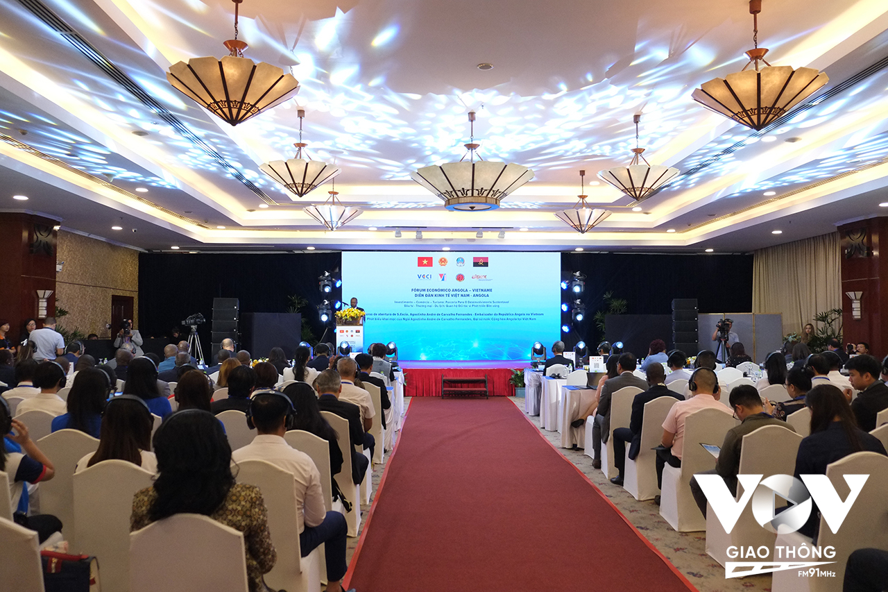 Sáng ngày 17/11, diễn đàn kinh tế Việt Nam – Angola đã chính thức diễn ra tại TpHCM Với chủ đề: “Đầu tư - Thương mại - Du lịch: Đối tác vì sự phát triển bền vững”.