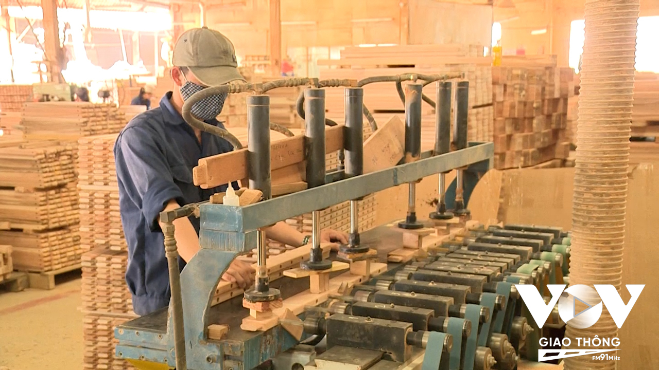 Ngành gỗ và dệt may ảnh hưởng lớn nhất - một số ngành khác vẫn có nhu cầu tuyển dụng